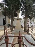 Difusió del patrimoni local. Visita guiada al cementiri de Roses, a càrrec de Josep M. Barris, arxiver municipal