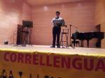 L'alumne Youssef Basty llegeix el manifest del Correllengua