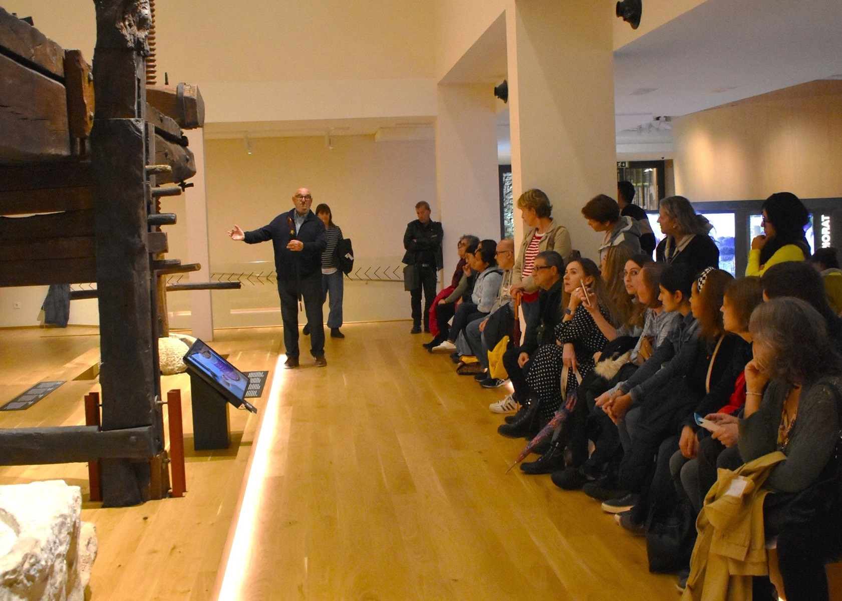 Visita al Vinseum, Museu de la Cultura del Vi, de Vilafranca del Penedès, guiada per dos voluntaris (entitat adherida al VxL).