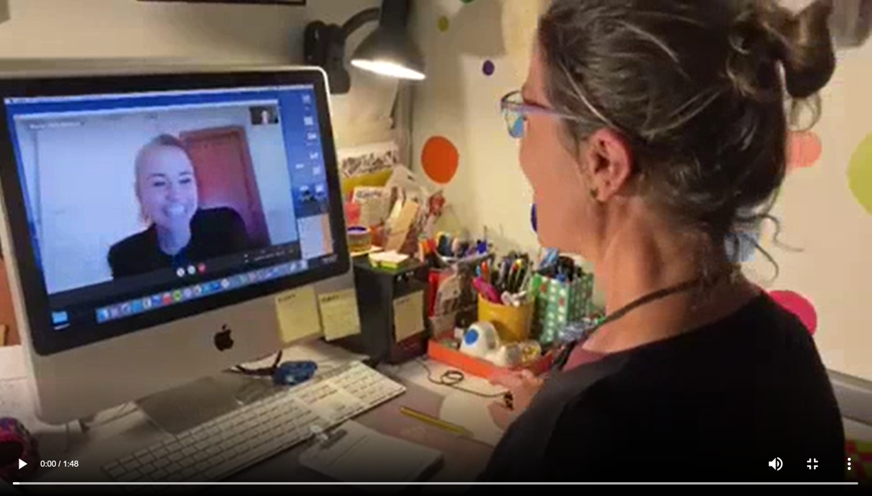 Moment d'una trobada entre la Núria i la Laura