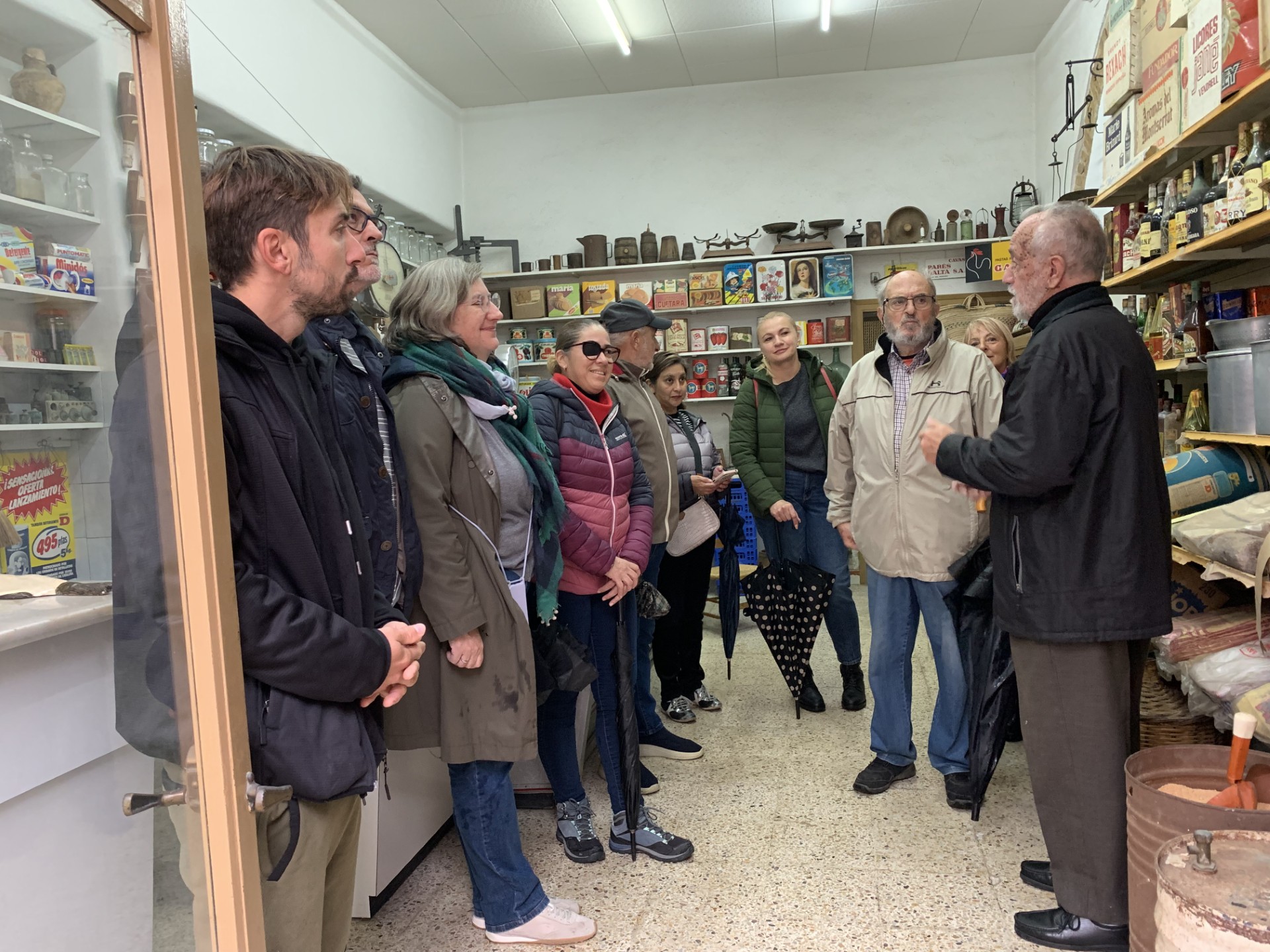 [Clicar i arrossegar per moure] Visita a la botiga centenària Cal Figueres del Vendrell